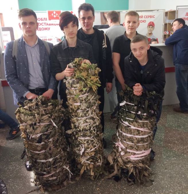 Історики перед відправкою сіток